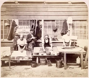 Finishing skivers demonstrating their techniques